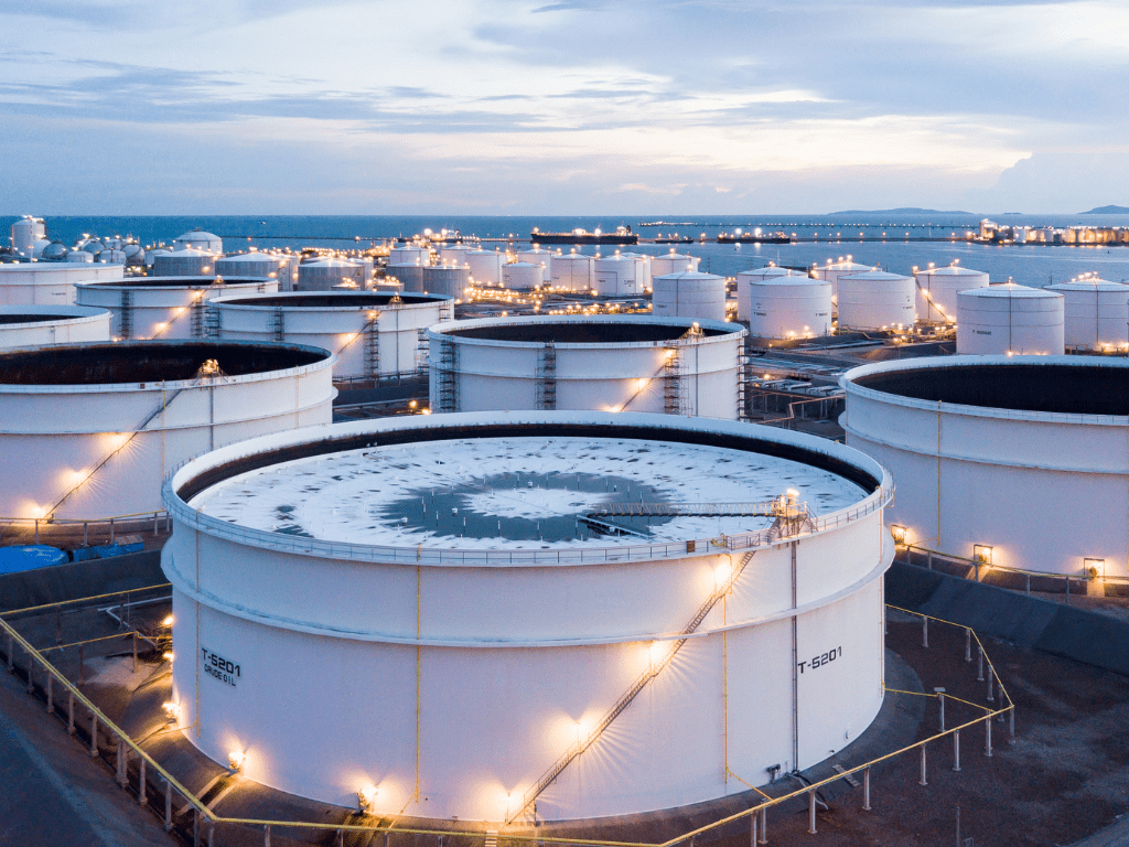 Wie Sie Ihren Kraftstofftank manuell mit einem Kraftstofftankreiniger reinigen